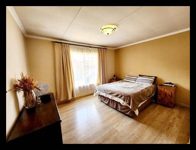 2 BEDROOM CLUSTER FOR SALE IN BONAERO PARK